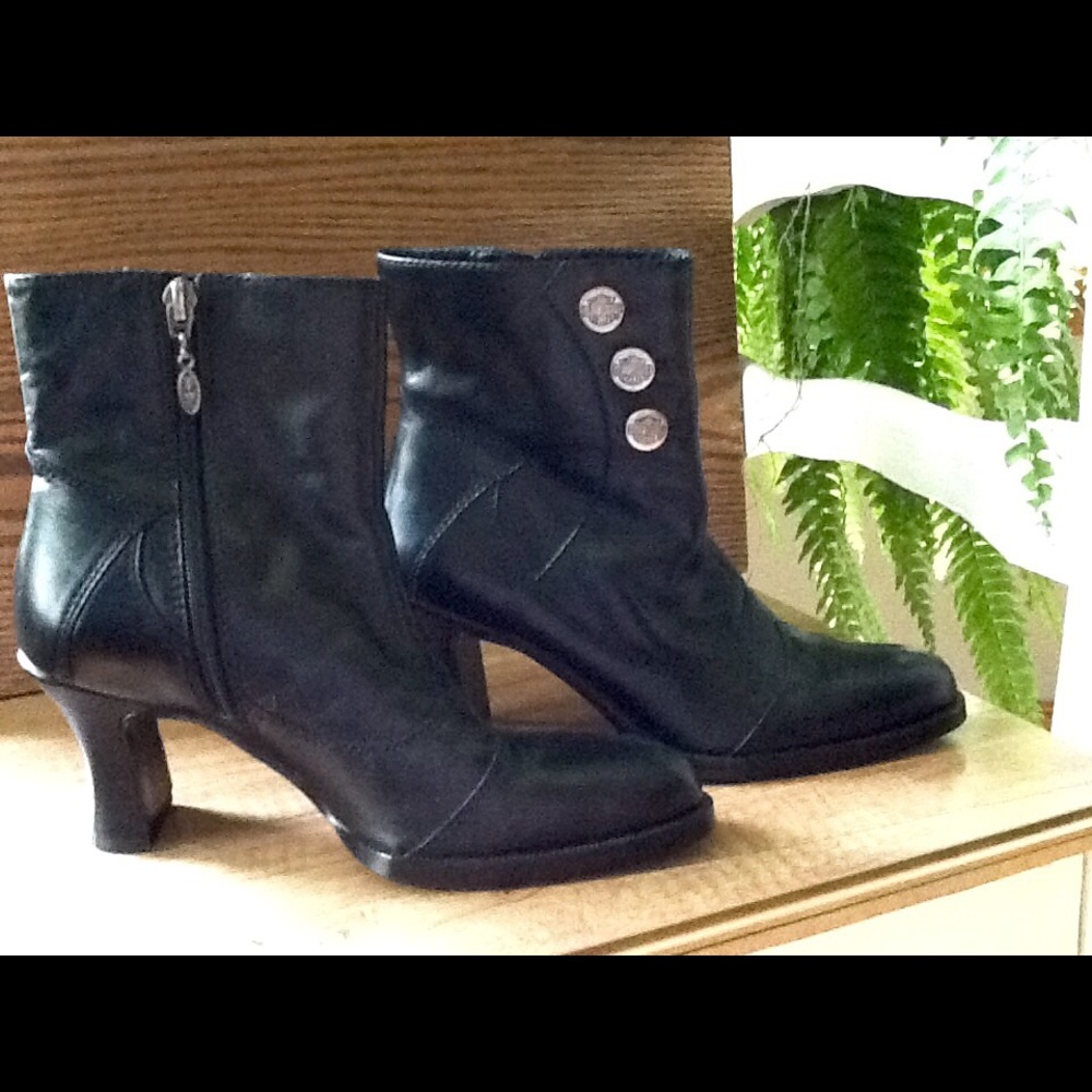 Harley Davidson black bootie.